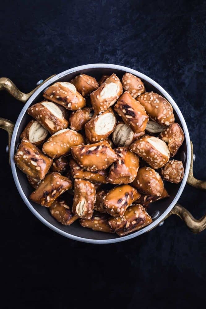 1 1/2 cups of pretzels.