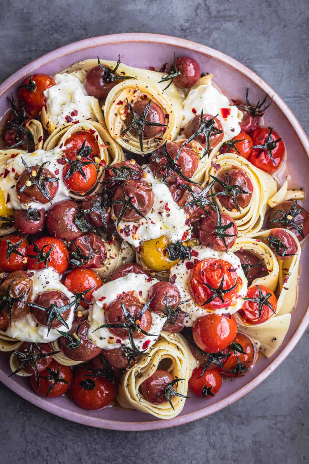 Pasta with burrata, tomatoes and olive oil